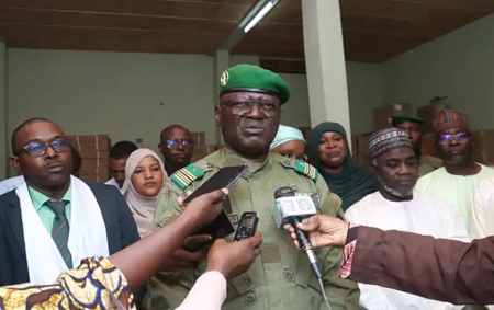 Visites du Ministre de la santé : Le Médecin Colonel-Major Garba Hakimi dans les locaux de l’ARNP et les dépôts pharmaceutiques rattachés