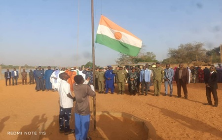 La Ministre de l’Éducation visite l’école primaire Kombo dans le cadre de l’initiative « Une semaine, une école »