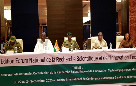 OUVERTURE DES ASSISES DU PREMIER FORUM NATIONAL DE LA RECHERCHE SCIENTIFIQUE ET DE L'INNOVATION TECHNOLOGIQUE SOUS LA PRÉSIDENCE DU 1er MINSTRE PAR INTÉRIM LE MINISTRE D'ÉTAT MINISTRE DE LA DÉFENSE NATIONALE