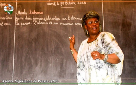 Niamey : la Ministre de l’éducation nationale visite les écoles primaires Talladjé EsT 1 et Bassora 1
