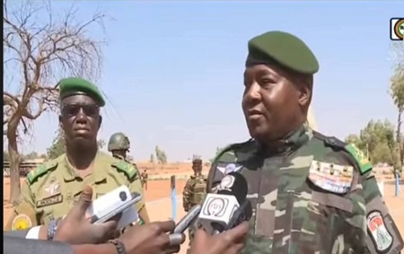 Attaque sur l’aéroport de Niamey : le Président Tiani pointe du doigt les présidents Macron, Ouattara et Talon et promet une réponse