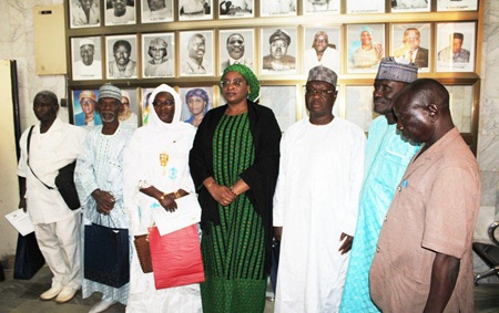 Cérémonie officielle d'hommage aux agents admis à la retraite