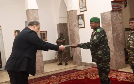 Niger : Quatre nouveaux ambassadeurs présentent leurs lettres de créance au Chef de l’Etat