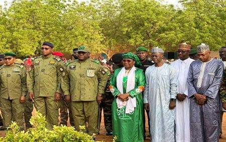 La Ministre de l'Éducation Nationale, de l'Alphabétisation et de la Promotion des Langues a pris part à la cérémonie de plantation d'arbres organisée dans le cadre de la Journée Nationale de la Refondation