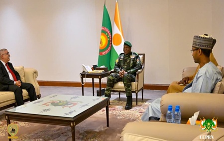 Le Président de la République reçoit l’Ambassadeur de Cuba au Niger