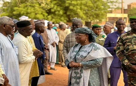 Le CES FAN accueille la Ministre Dr Élisabeth Shérif dans le cadre de l'initiative « Une semaine, une école »