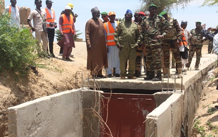 Diffa : Le Ministre de l’Équipement et des Infrastructures entame une visite d’inspection des travaux en cours ou achevés dans la région
