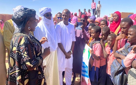 MEN / Visite de la Ministre de l'Éducation Nationale à Arlit : message d'espoir et encouragement à l'excellence