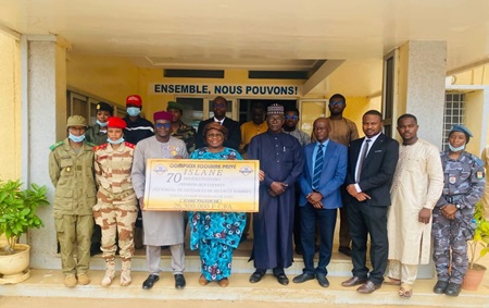 Remise de 70 Bourses d'Études aux Enfants des FDS Tombés sur le Champ d'Honneur dans le Cadre de l'Opération Daouré DAMARA – Volet Éducation Nationale, Axe n°1 : Action Sociale