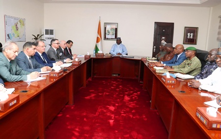 Coopération énergétique : Echange à Niamey entre le Premier Ministre nigérien et le ministre algérien en charge des Hydrocarbures