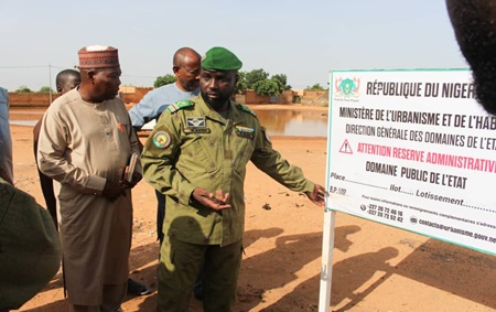 Visite terrain du Ministre de l'Urbanisme et de l'Habitat le Colonel Abdoul Kadri Amadou Daouda