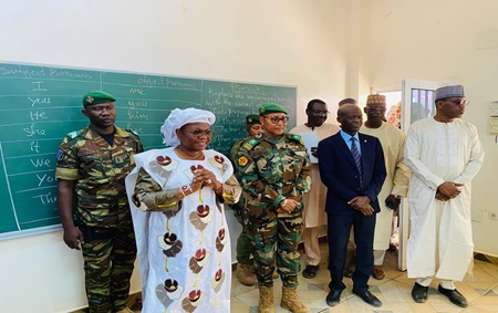 La Ministre en charge de l'Education Nationale, Dr Elisabeth Sherif,visite les écoles Primaires Tchangarey 1 et 4 dans le cadre de l'Initiative, Une semaine, Une Ecole
