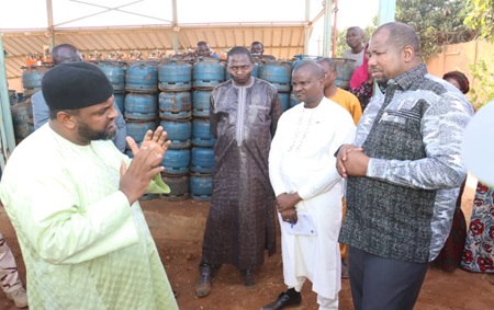 Assainissement dans le secteur du gaz : Le Ministre du Commerce visite plusieurs centres emplisseurs de Niamey