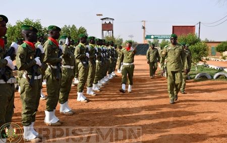 Visite du Ministre d'Etat, Ministre de la Défense Nationale au GI Tondibiah et à l'EFOFAN