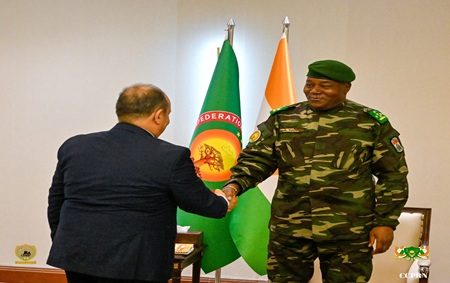 Niamey : Le Président de la République reçoit le Premier Ministre algérien