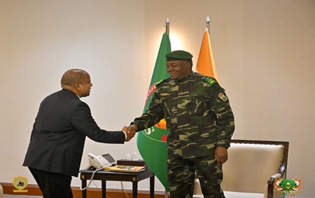 Niger-Algérie : le Président Tiani reçoit l’ambassadeur d’Algérie à Niamey