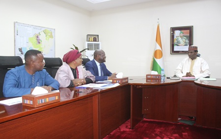 Niger : le PM Lamine Zeine échange avec le représentant de la BOAD Moutapha Diao sur des projets de l’agriculture, l’énergie, la santé et la formation professionnelle