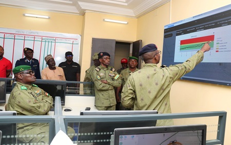 Niger : Le Ministre d’Etat Mohamed Toumba visite la Direction Générale de l’État Civil et la Direction de la Protection Civile