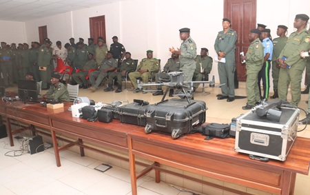 Niamey : Le Ministre d’Etat de l’intérieur en visite dans les locaux de la DGPN