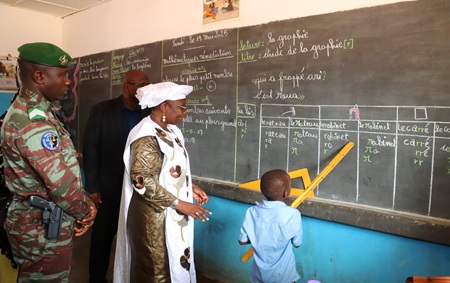 Initiative ‘’ une semaine, une école’’ : la ministre de l’éducation nationale au CSP Manou Diatta et à l’école primaire AFN