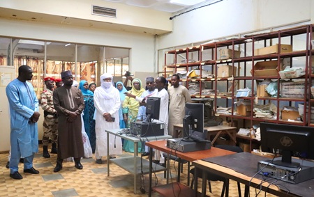  Le Ministre de la Communication et des Nouvelles Technologies de l’Information visite la société Niger Poste