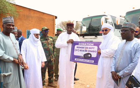 Niamey : Le Premier Ministre réceptionne 14 bus offerts par les sociétés Rimbo et STM