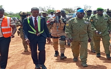 Réhabilitation de l’axe Farié-Téra : Le ministre de l’Equipement et des Infrastructures inspecte les travaux réalisés