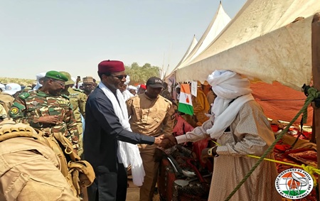 FARCUB 2026 : le Premier ministre visite les stands d’exposition et encourage les artisans de Diffa