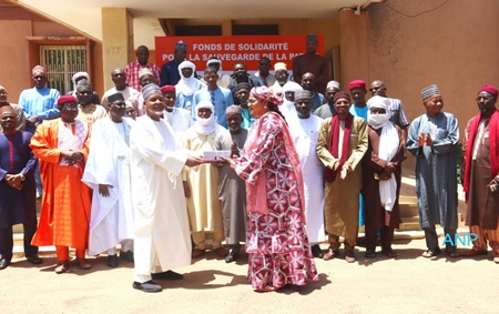 Niger : Le Président de la République remet le troupeau de bœufs offert par le mouvement de d’expression et culture peulh au FSSP