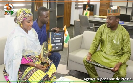 Le Ministre Adji Ali Salatou reçoit les lauréats nigériens du grand prix francophile des médias