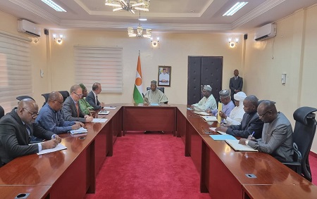 Le Premier Ministre, Chef du Gouvemement, SEM Ouhoumoudou Mahamadou a reçu en audience, ce mercredi soir 02 novembre 2022, une Délégation de GAVI, l'alliance pour le vaccin