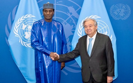 New York : Le Premier Ministre Lamine Zeine échange avec le Secrétaire général de l’ONU